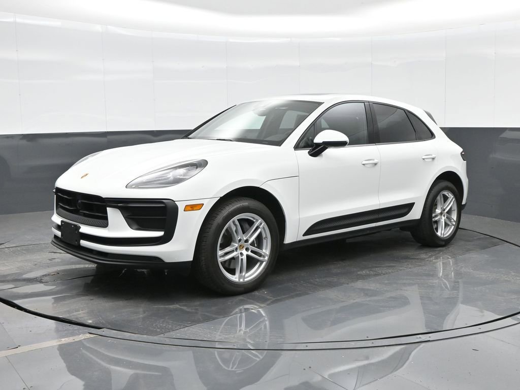 Certified 2025 Porsche Macan AWD/4WD image 1
