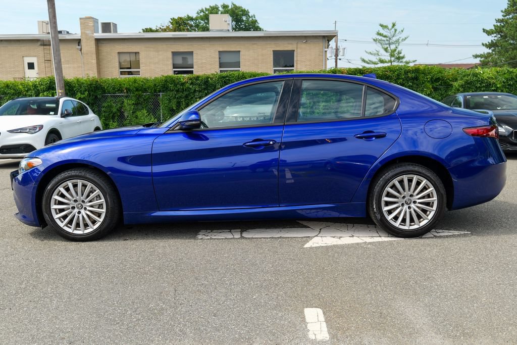 Used 2023 Alfa Romeo Giulia Sprint AWD/4WD image 4