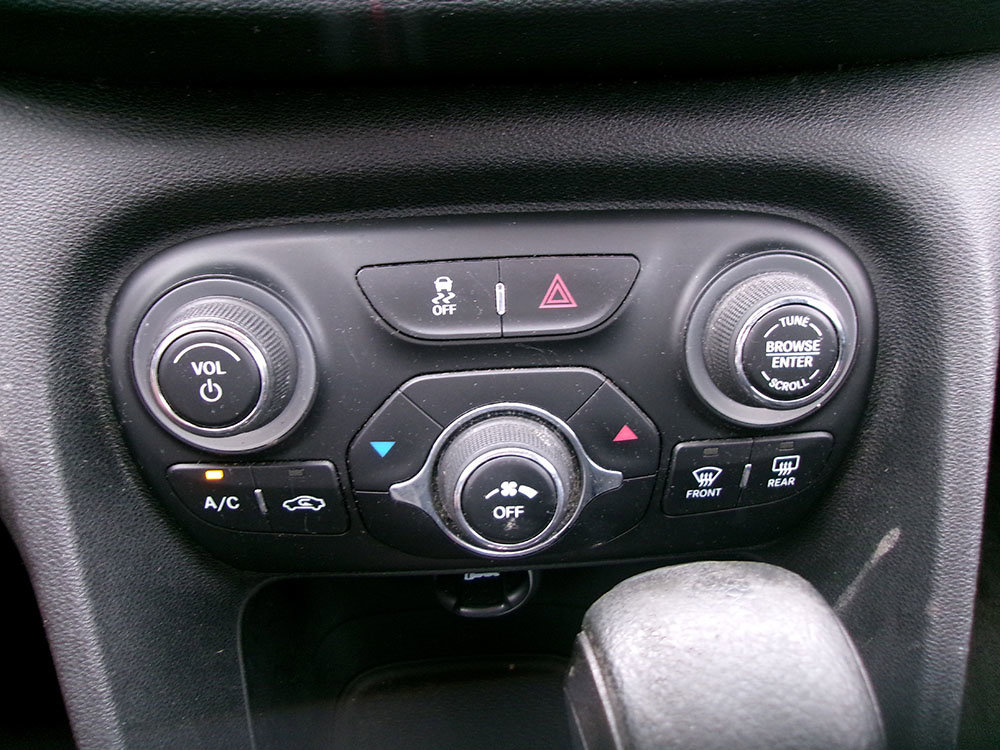 Used 2016 Dodge Dart SXT image 16