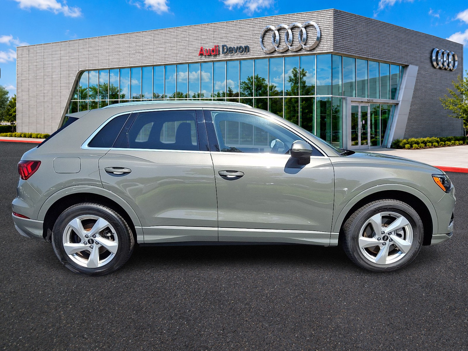 Used 2021 Audi Q3 2.0T Premium w/ Convenience Package AWD/4WD image 7