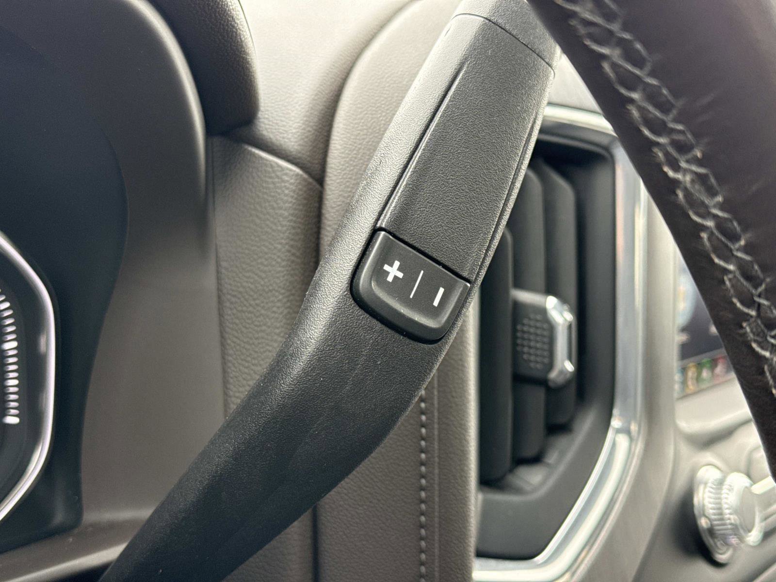 Used 2022 GMC Sierra 1500 Denali w/ Driver Alert Package II image 11