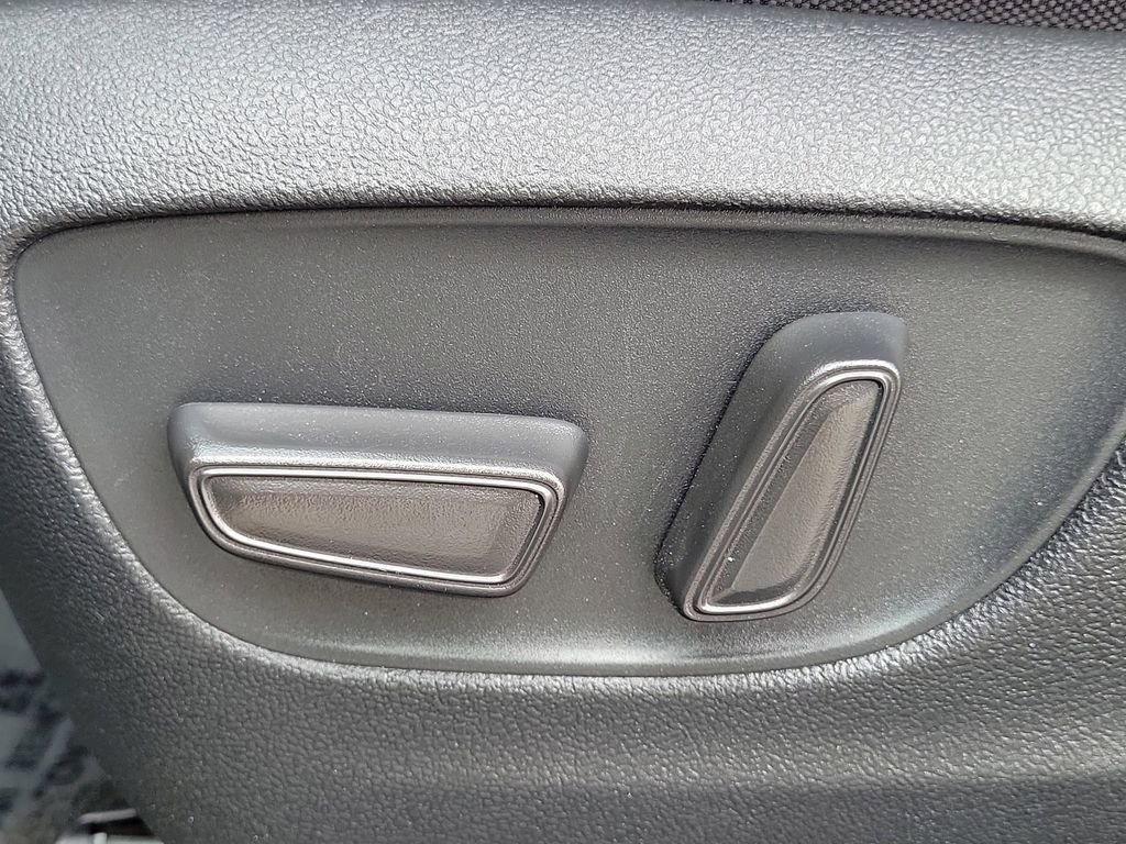 Used 2023 Toyota Highlander LE image 20