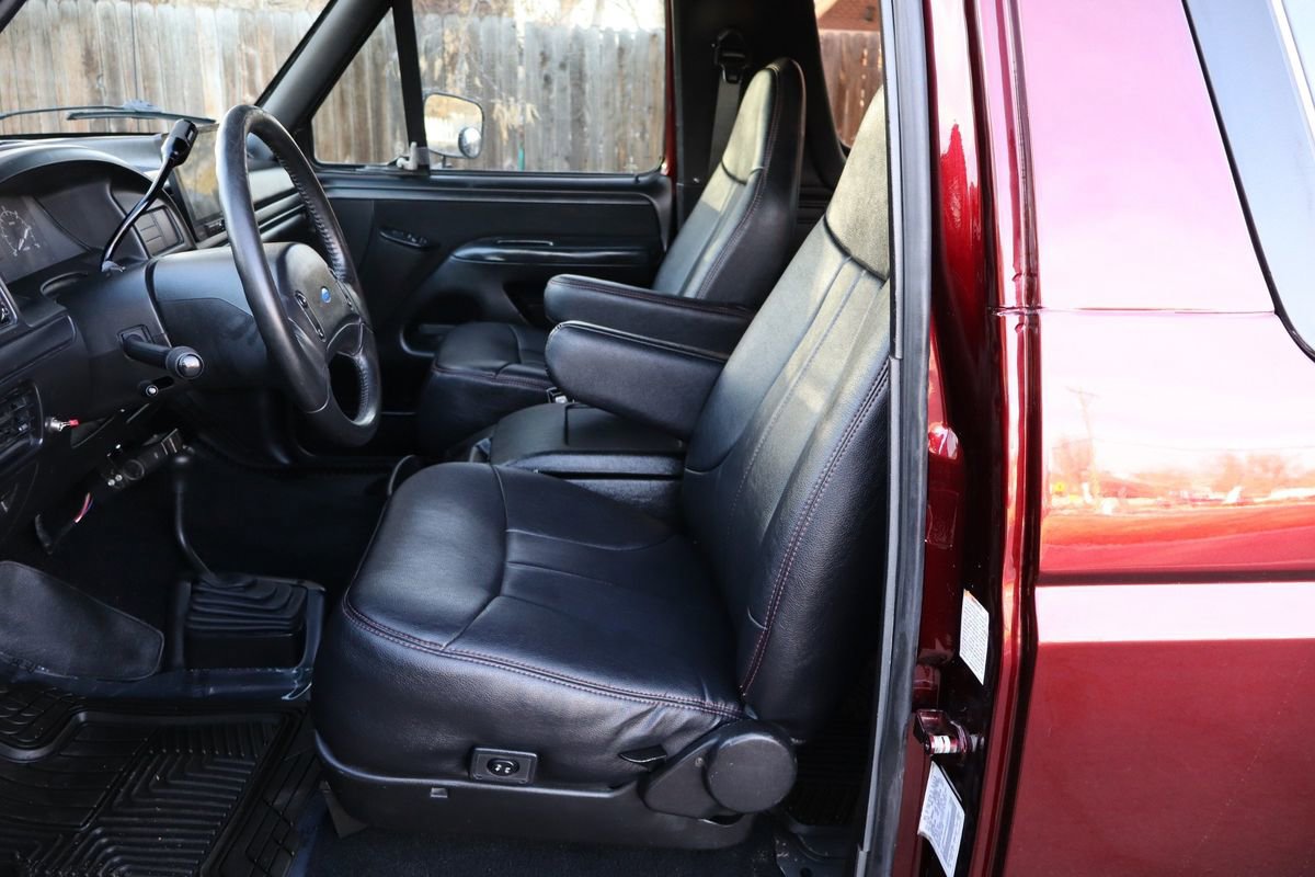 Used 1993 Ford Bronco XLT image 18