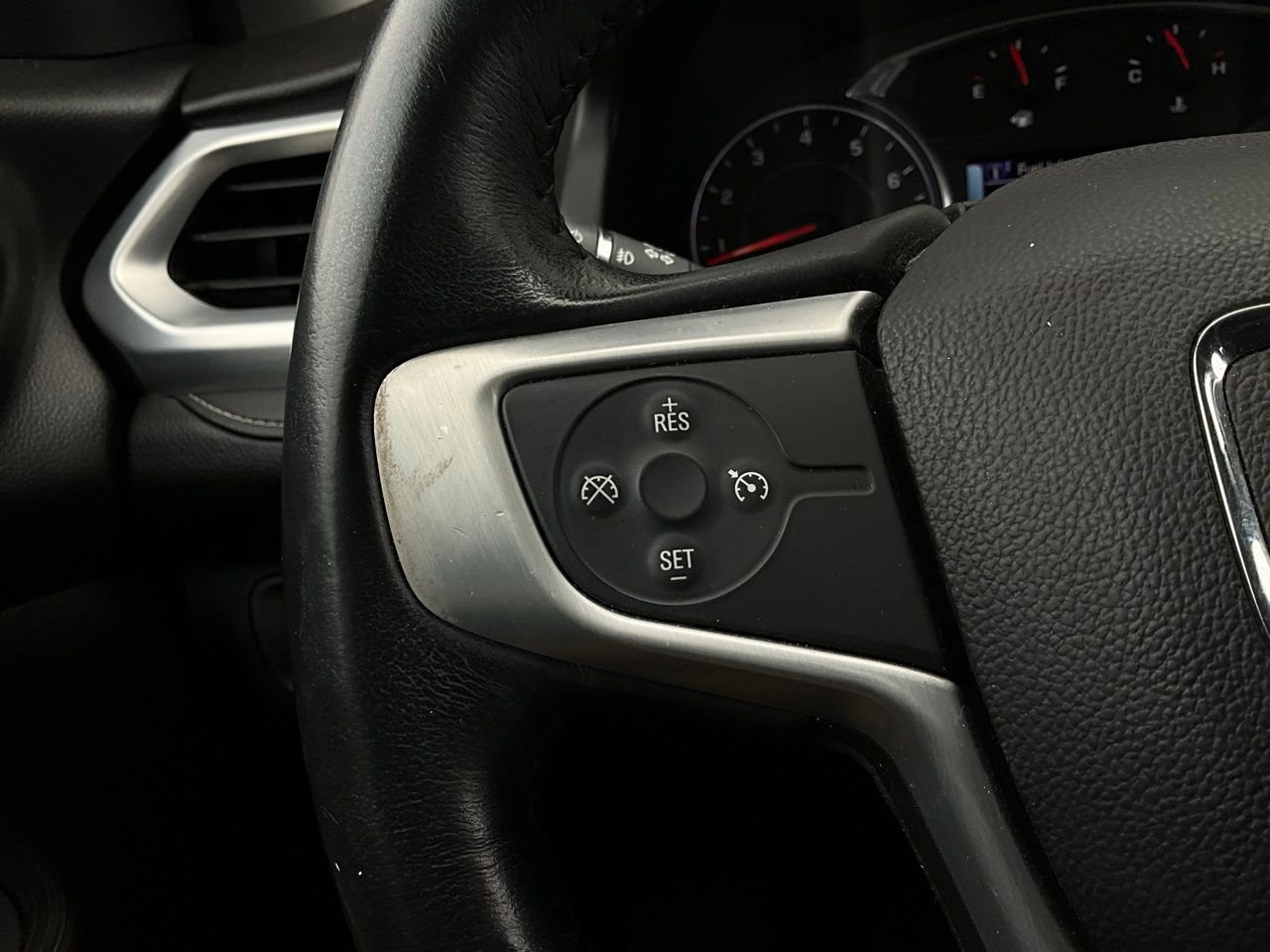 Used 2018 GMC Acadia SLT image 38