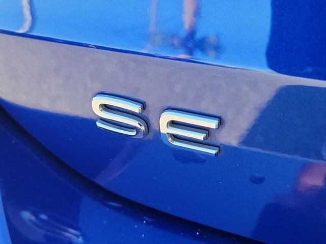 Certified 2024 Volkswagen Taos SE w/ Panoramic Sunroof Package FWD image 6
