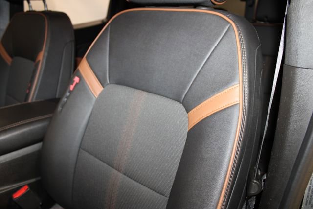 Used 2023 GMC Canyon AT4 w/ Technology Package AWD/4WD image 8
