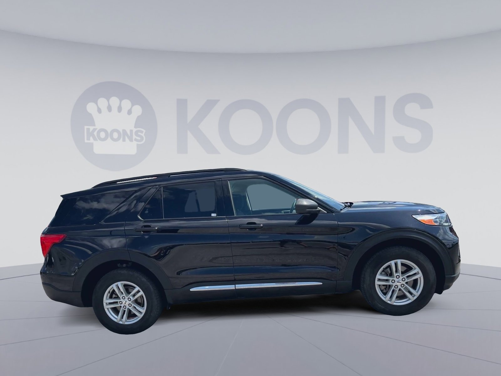 Used 2023 Ford Explorer XLT AWD/4WD image 12