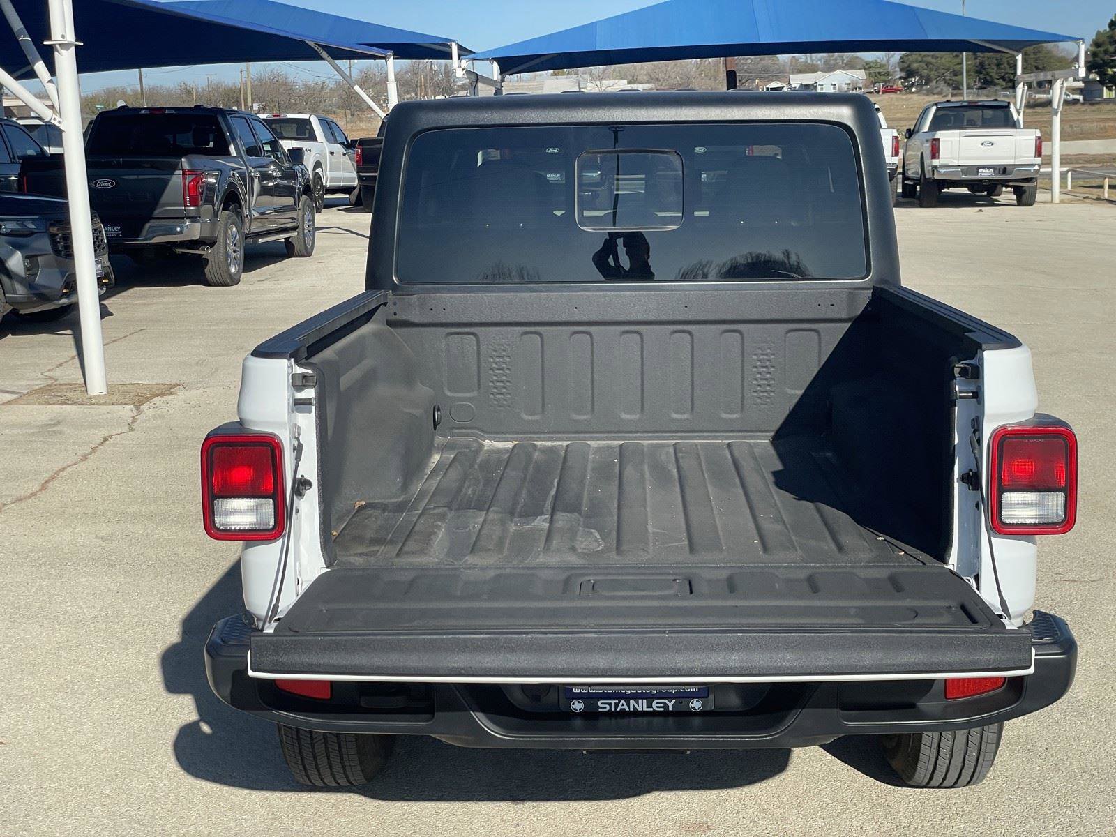Used 2025 Jeep Gladiator Sport image 25