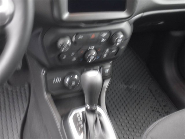Used 2023 Jeep Renegade Latitude w/ Premium Group image 29