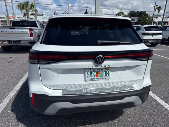 Used 2025 Volkswagen Tiguan SE FWD image 8