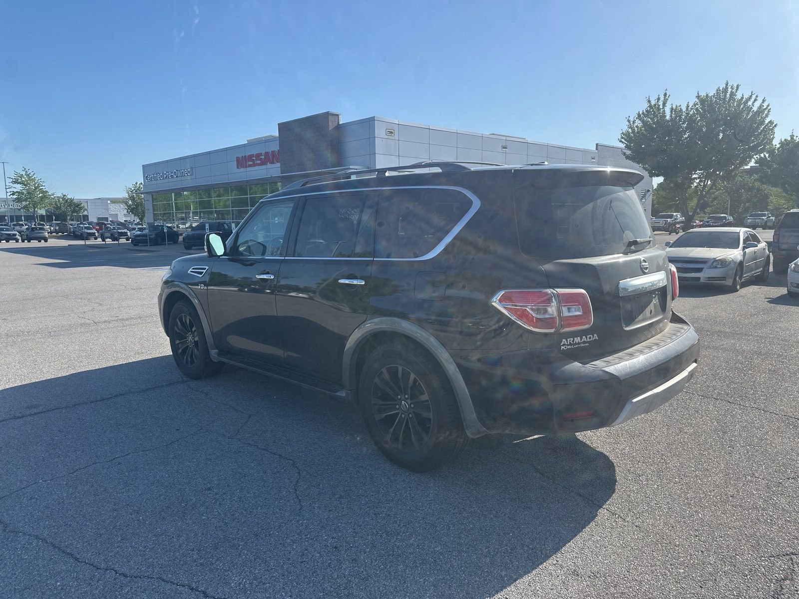 Used 2017 Nissan Armada Platinum w/ Interior Lighting Package AWD/4WD image 7