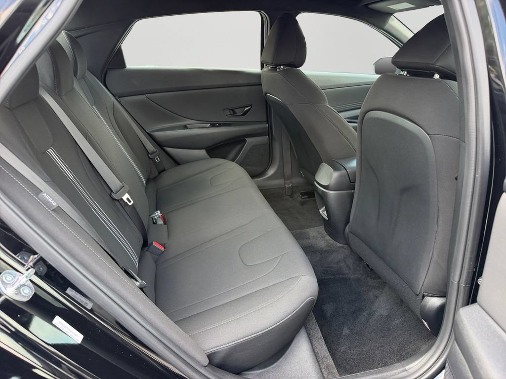 Used 2025 Hyundai Elantra Sport FWD image 9