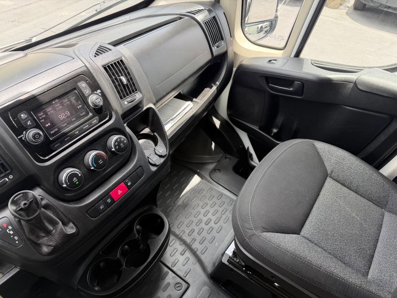 Used 2020 RAM ProMaster 2500 w/ Premium Appearance Group FWD image 6