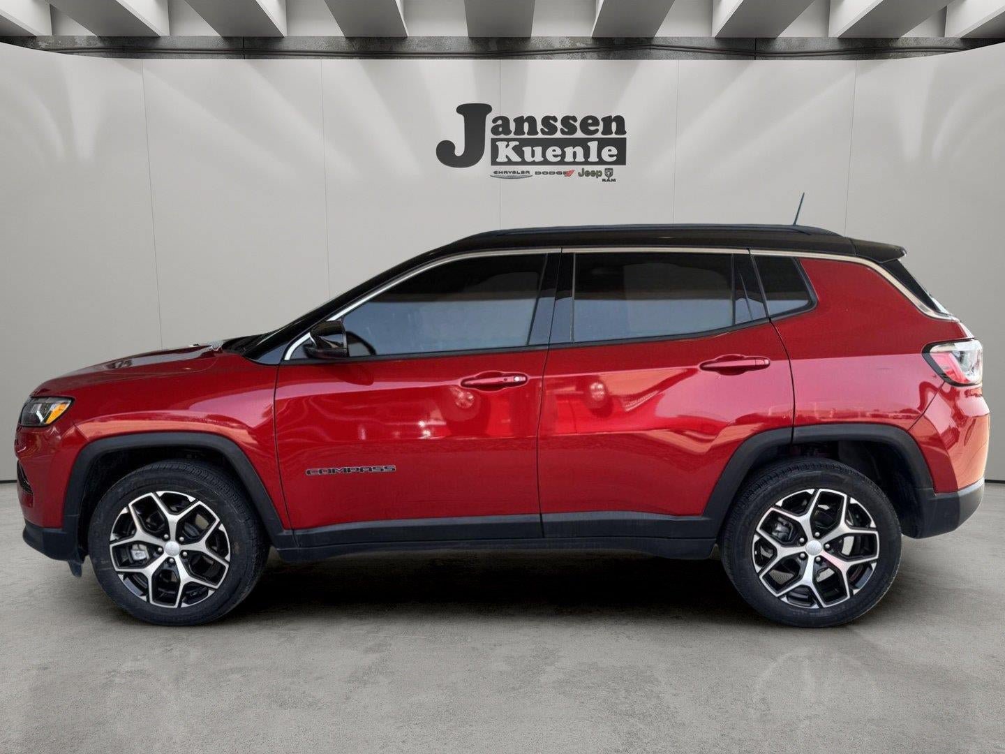 Used 2024 Jeep Compass Limited AWD/4WD image 1