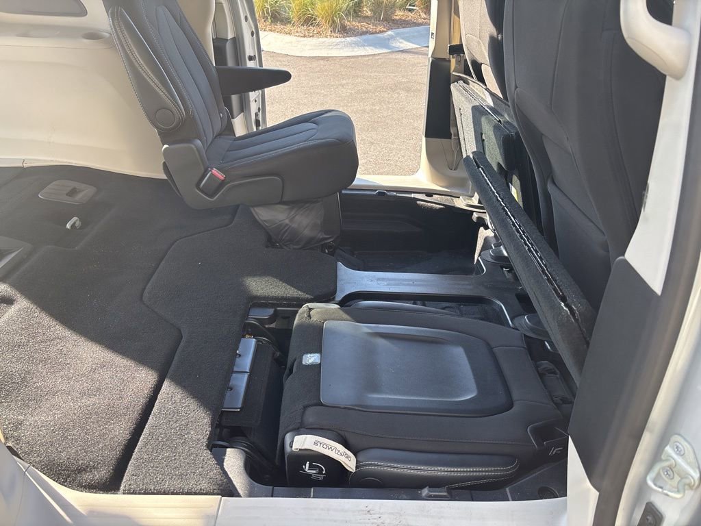 Used 2024 Chrysler Voyager LX FWD image 21