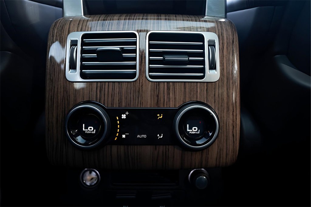Used 2020 Land Rover Range Rover HSE image 24