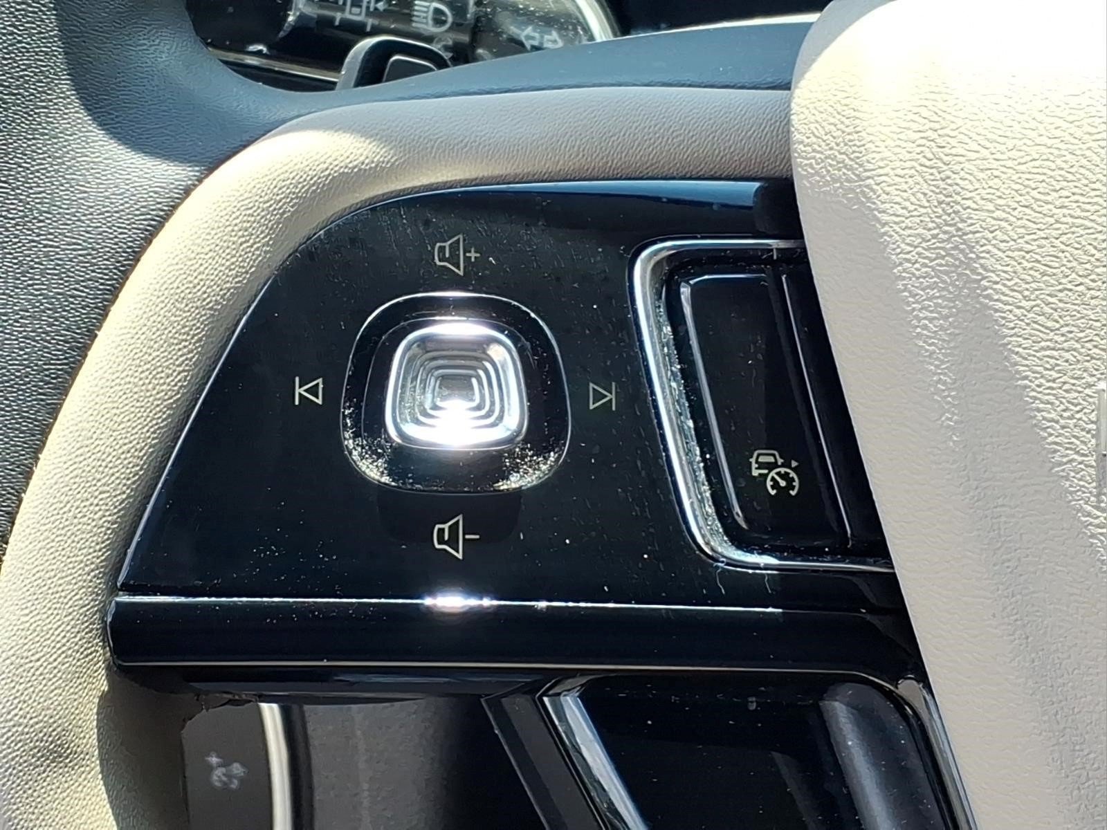 Certified 2023 Lincoln Corsair AWD image 12