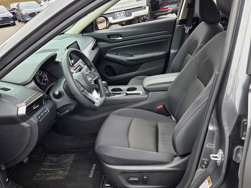 Used 2025 Nissan Altima 2.5 SV image 5