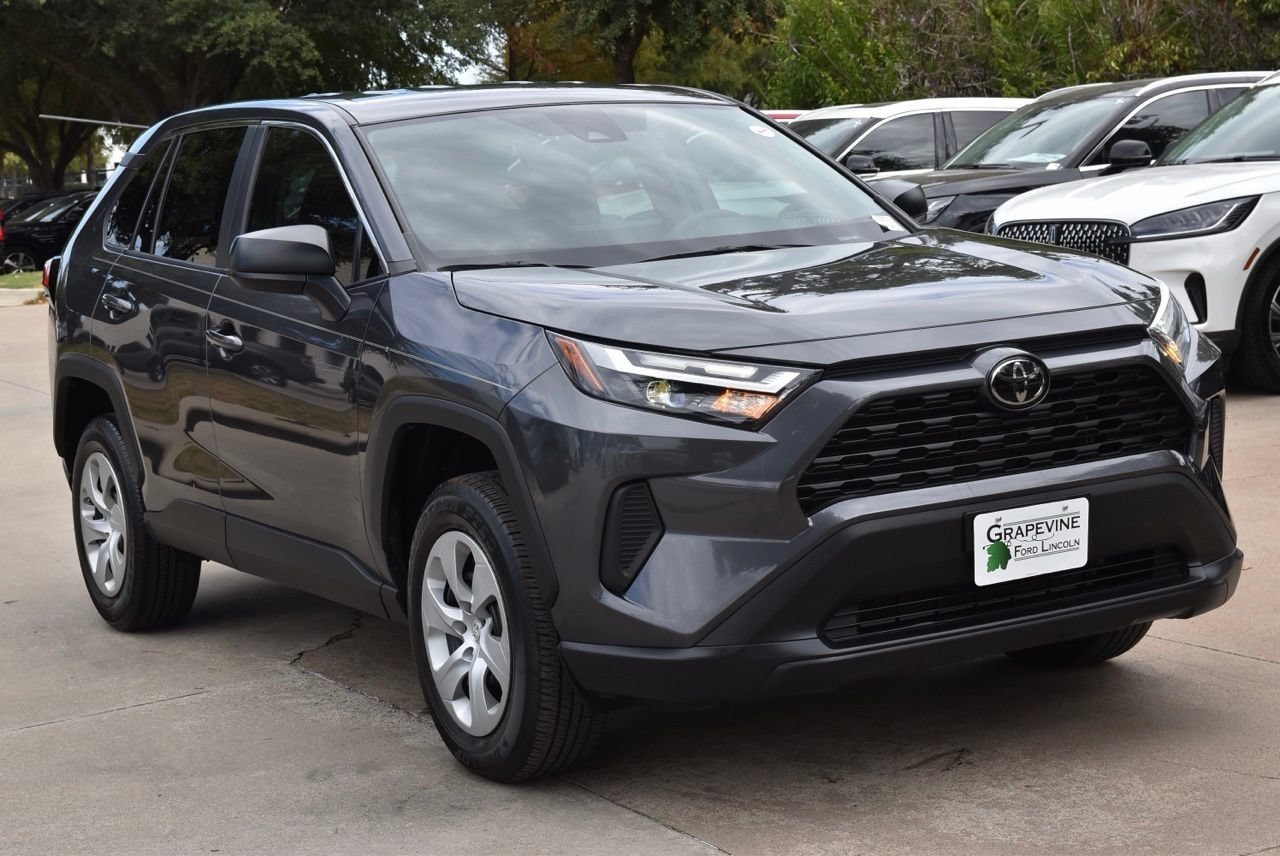 Used 2024 Toyota RAV4 LE FWD image 4
