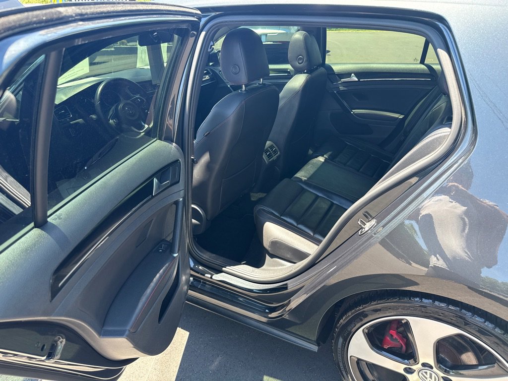 Used 2015 Volkswagen Golf 4-Door FWD image 10