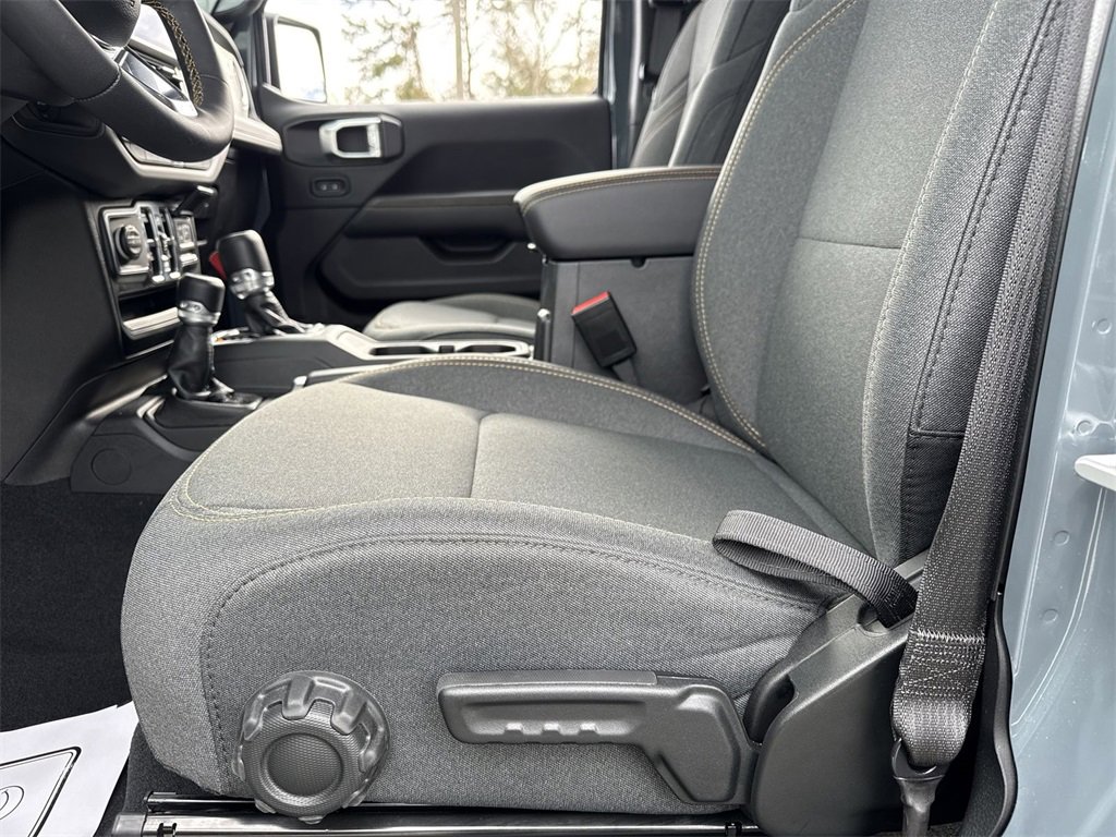 Used 2024 Jeep Wrangler Sahara image 12