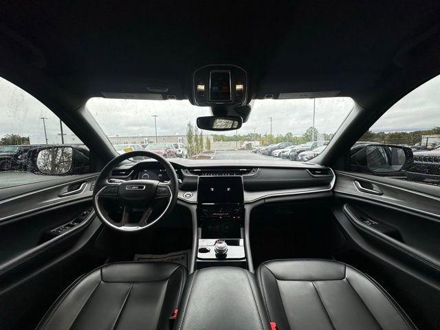 Used 2025 Jeep Grand Cherokee Limited image 2