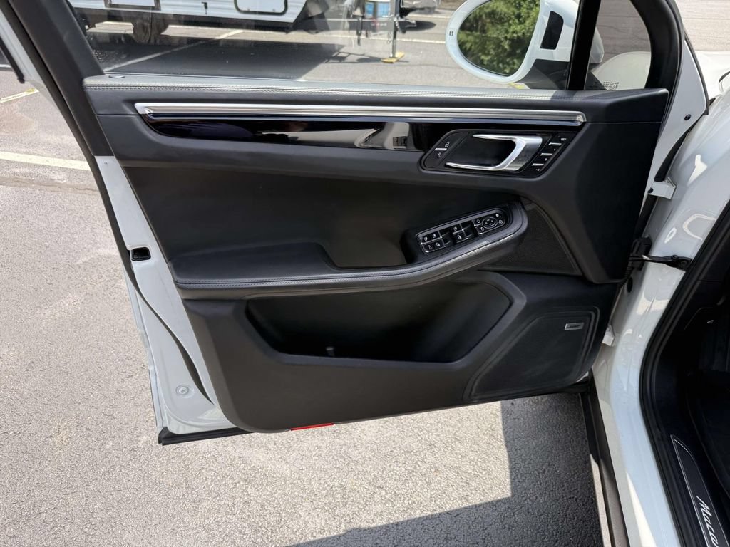 Used 2019 Porsche Macan S AWD/4WD image 12