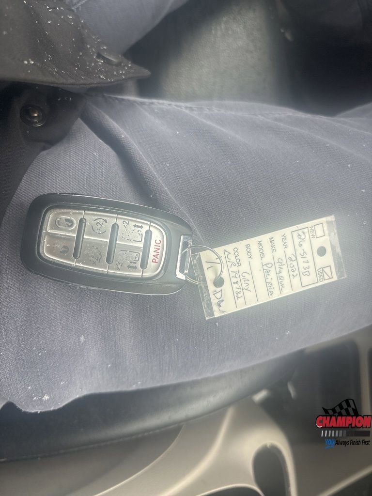 Used 2022 Chrysler Pacifica Touring-L image 28