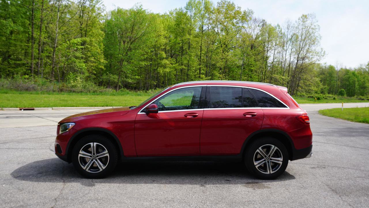 Used 2017 Mercedes-Benz GLC 300 4MATIC image 2