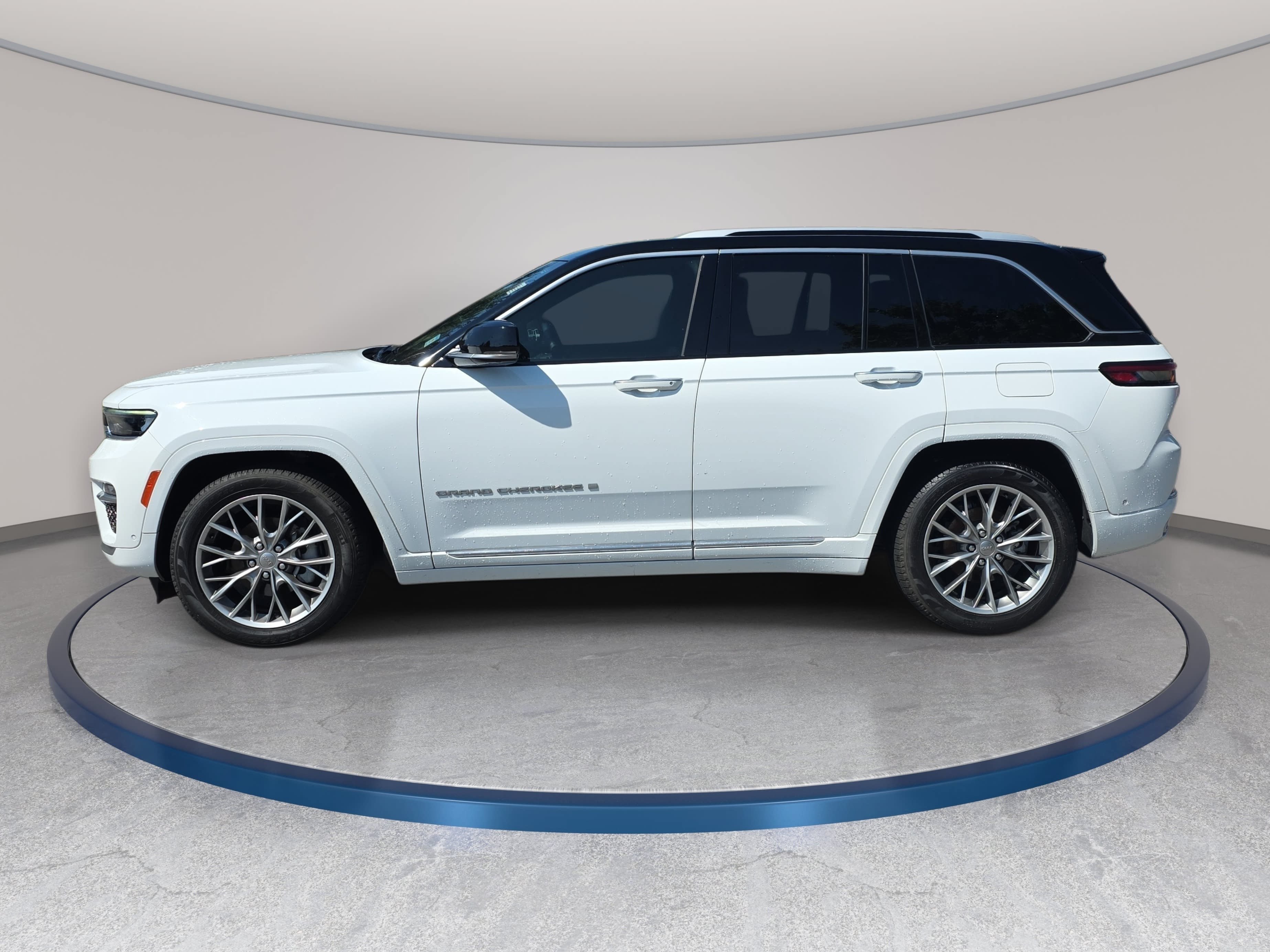 Used 2023 Jeep Grand Cherokee Summit w/ Adv Protech Group IV AWD/4WD image 8