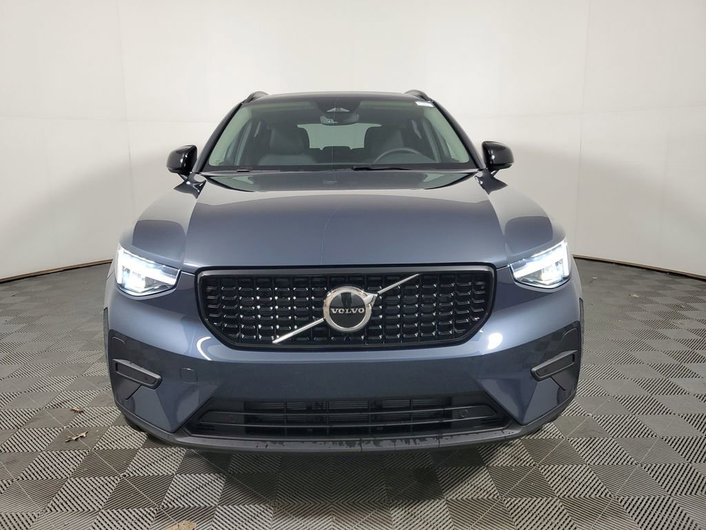 New 2026 Volvo XC40 B5 Core image 2
