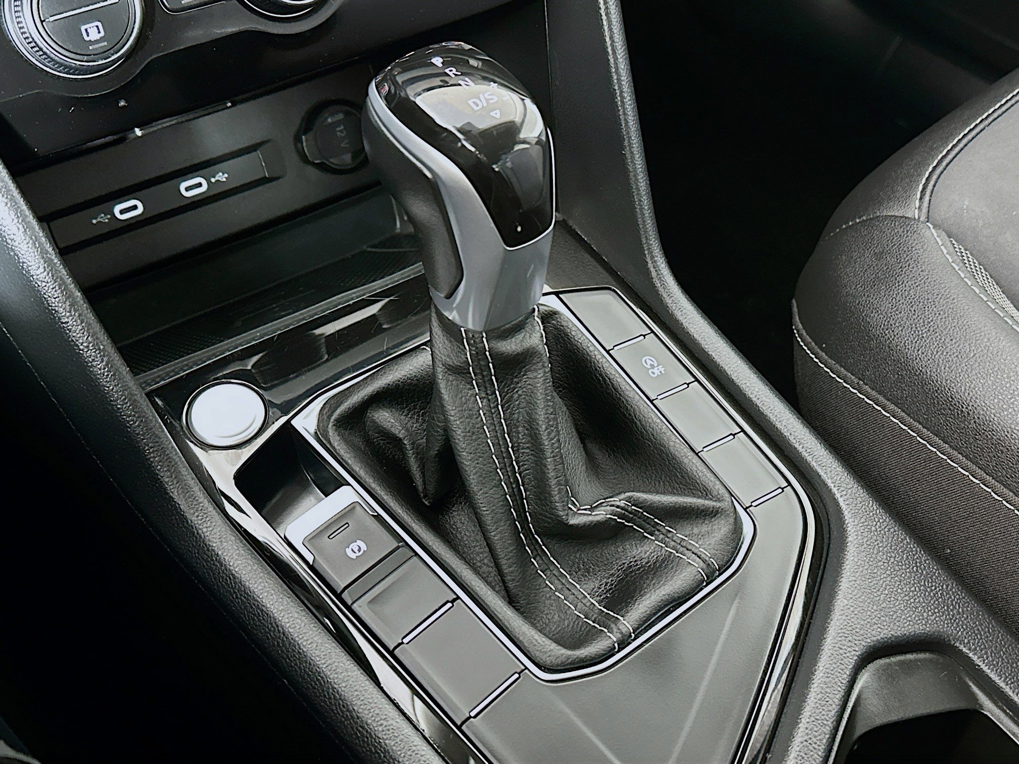 Used 2024 Volkswagen Taos SE image 16