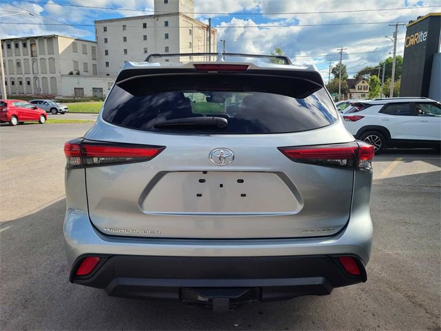 Used 2022 Toyota Highlander XLE image 7
