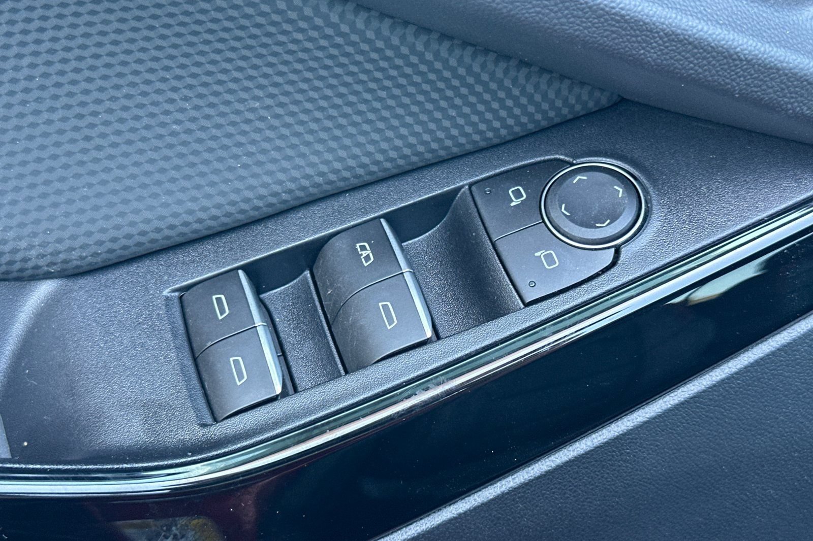 Used 2026 Chevrolet Equinox RS w/ LPO, Floor Liner Package FWD image 12