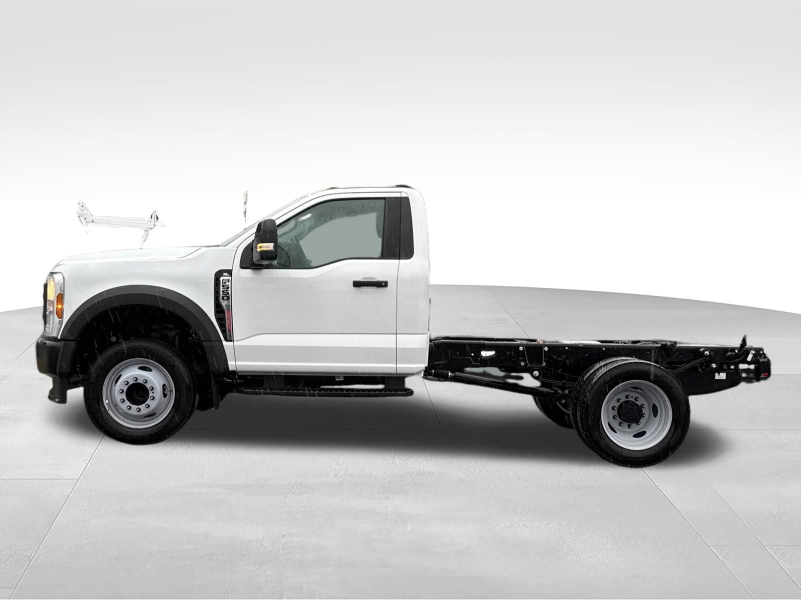 New 2025 Ford F550 2WD Regular Cab Super Duty image 7