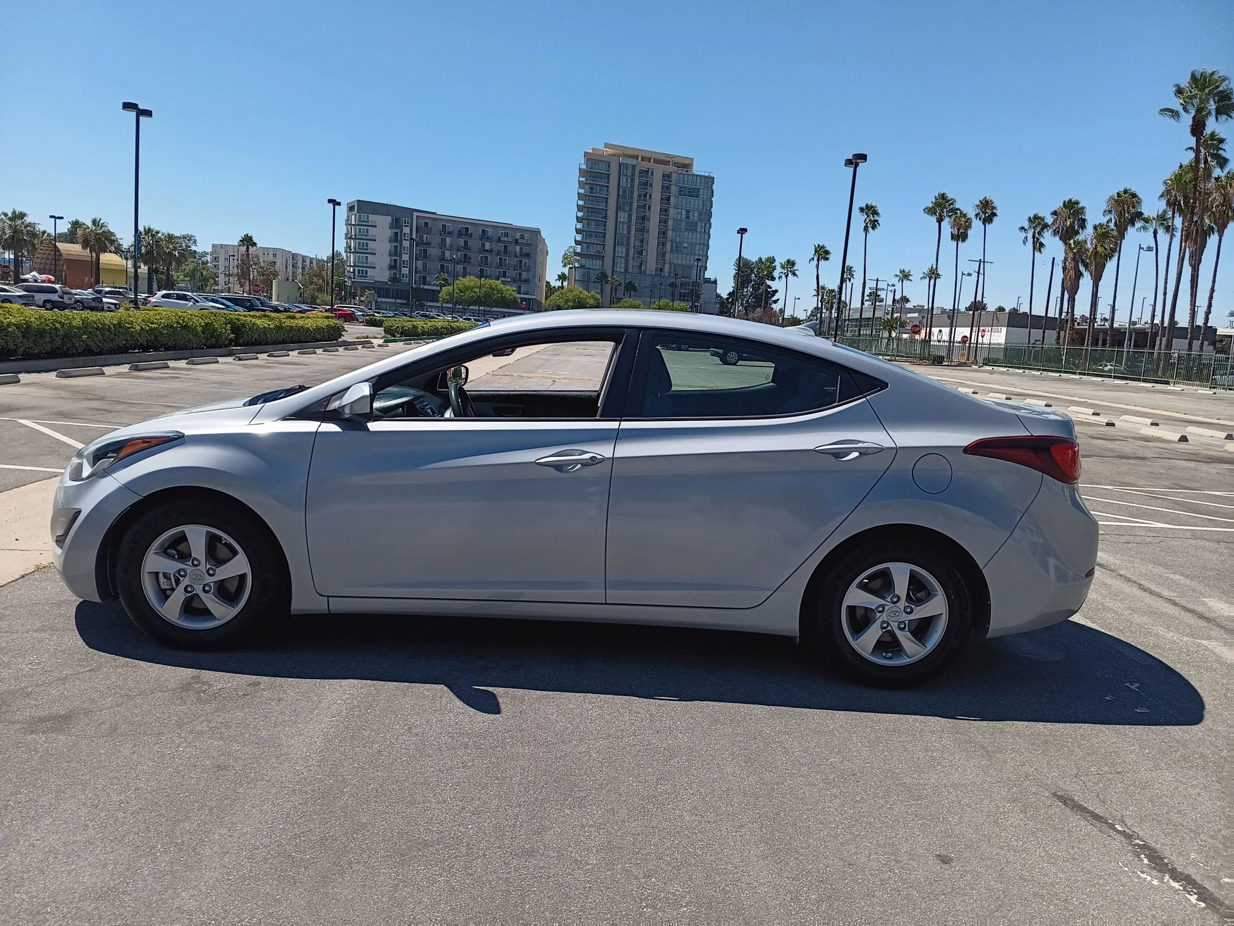 Used 2014 Hyundai Elantra SE image 5