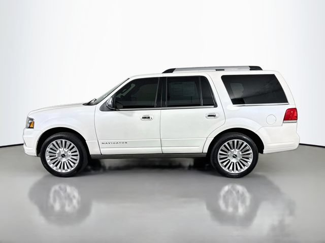 Used 2016 Lincoln Navigator Reserve AWD/4WD image 4