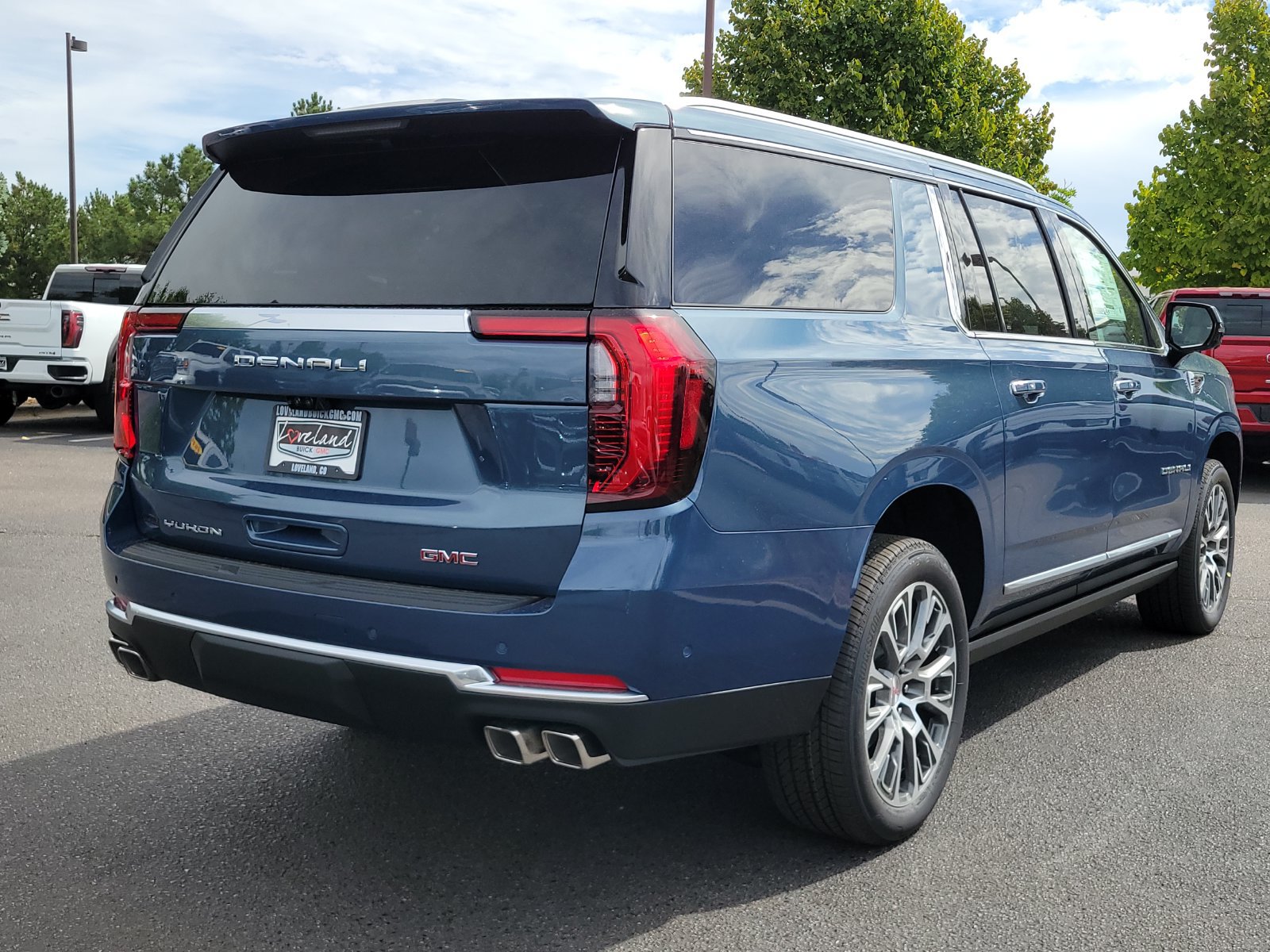 New 2026 GMC Yukon XL Denali w/ Denali Reserve Package AWD/4WD image 3