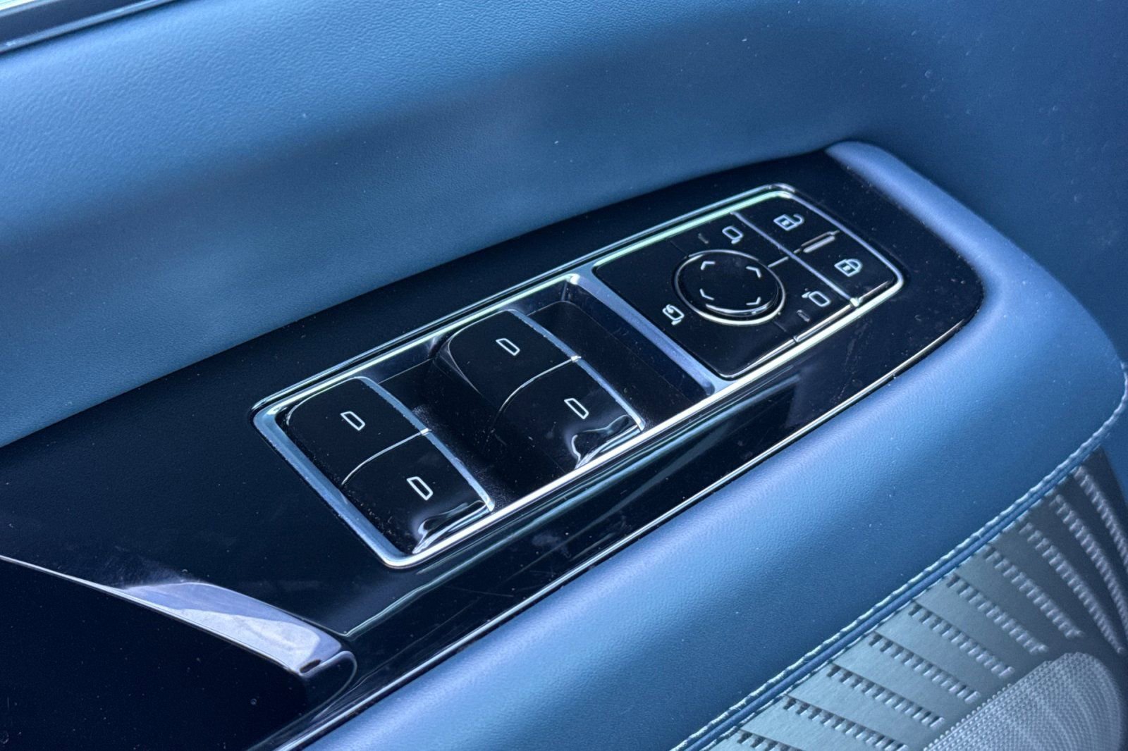 Used 2025 Cadillac Escalade IQ Sport 2 image 11