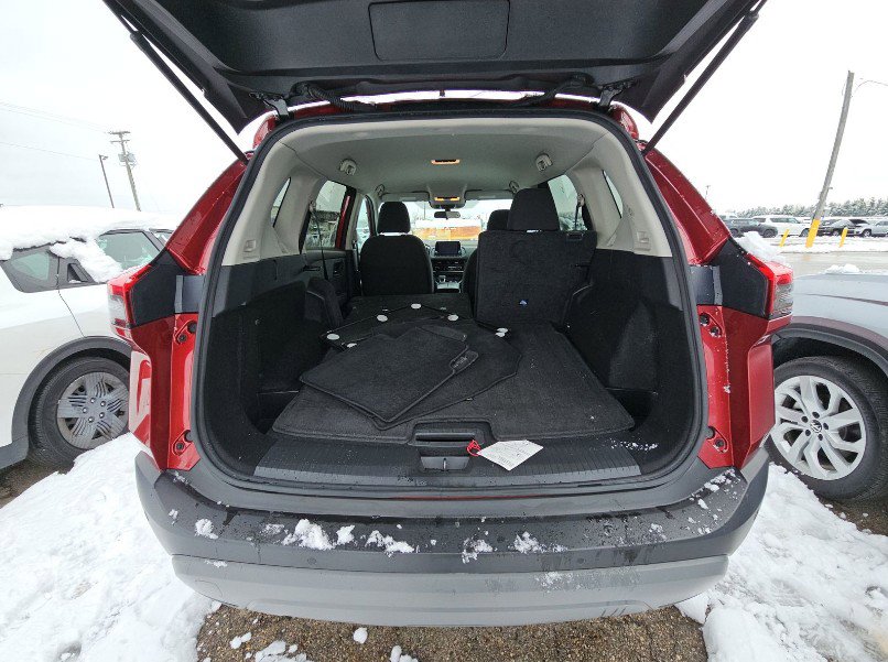 Used 2023 Nissan Rogue S image 32