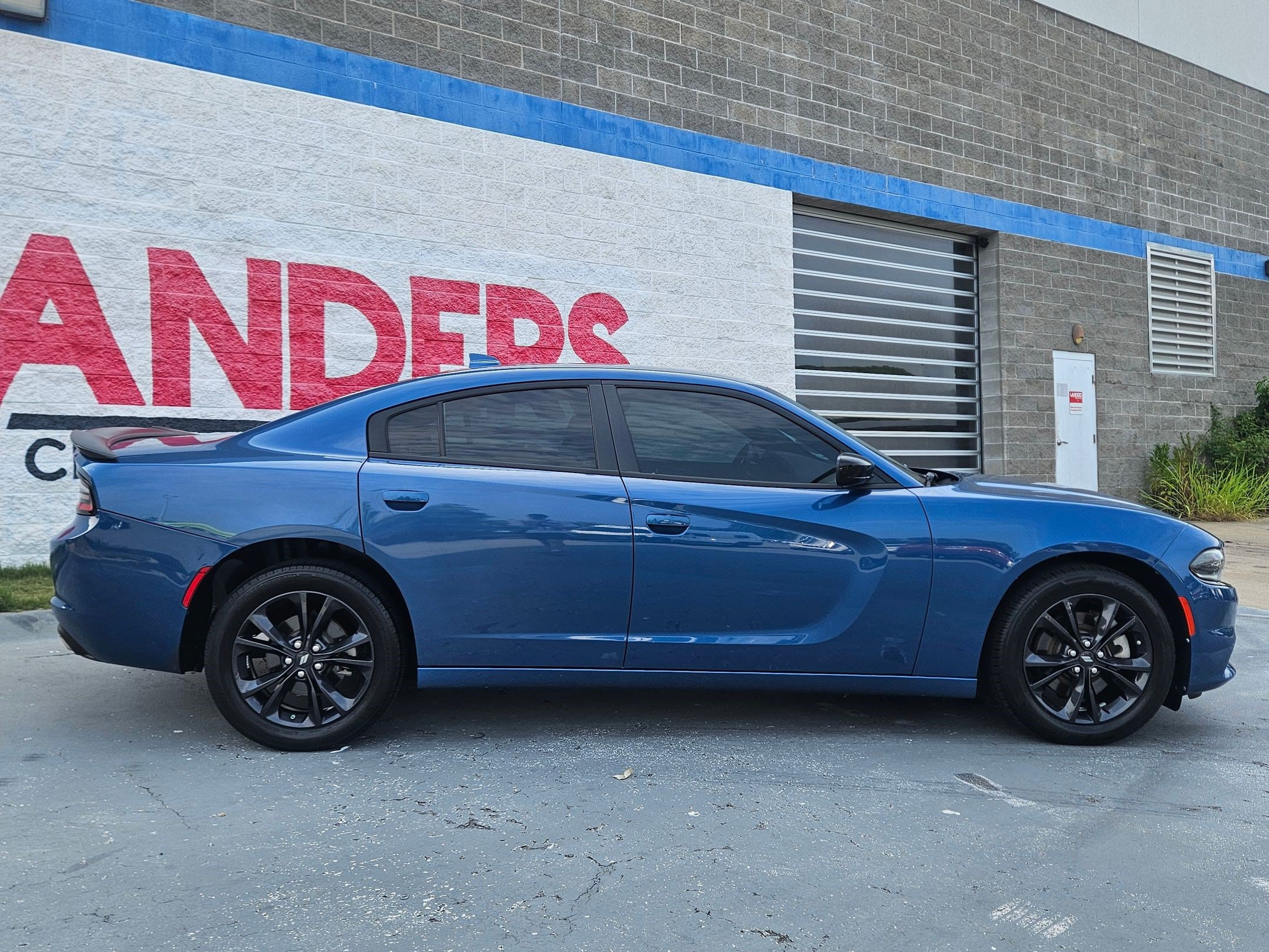 Used 2023 Dodge Charger SXT w/ Blacktop Package AWD/4WD image 8