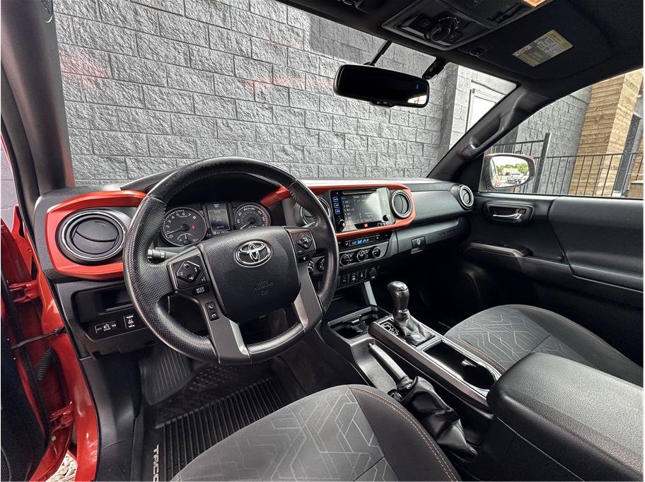 Used 2016 Toyota Tacoma TRD Off-Road AWD/4WD image 14