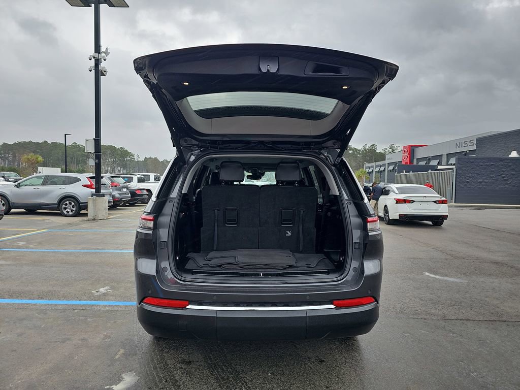 Used 2022 Jeep Grand Cherokee L Limited image 17