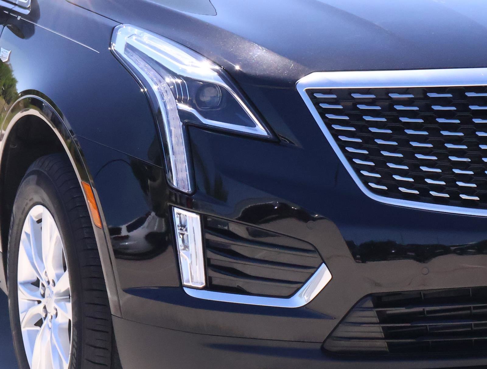 Certified 2025 Cadillac XT5 Luxury w/ LPO, Floor Liner Package FWD image 9