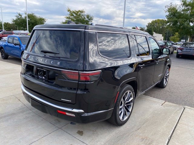 Used 2024 Jeep Wagoneer Series III w/ Premium Group I AWD/4WD image 3