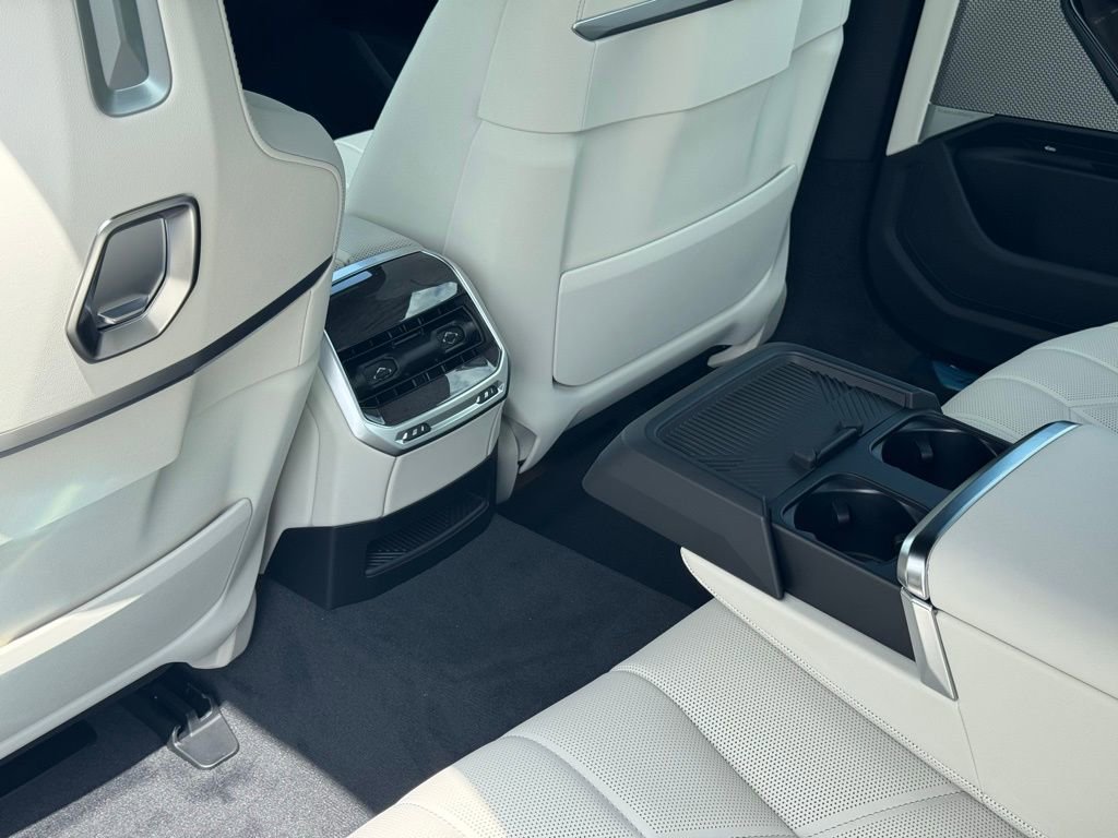 New 2026 BMW 760i xDrive w/ Premium Package AWD/4WD image 18