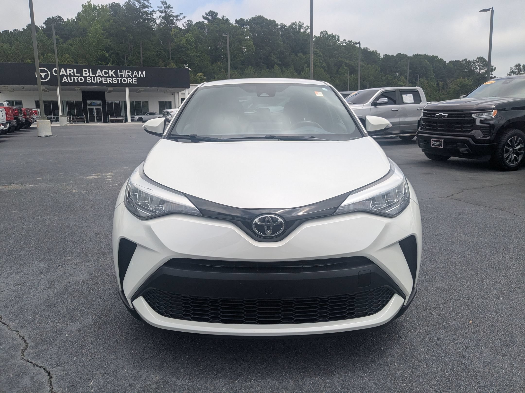 Used 2021 Toyota C-HR XLE FWD image 2