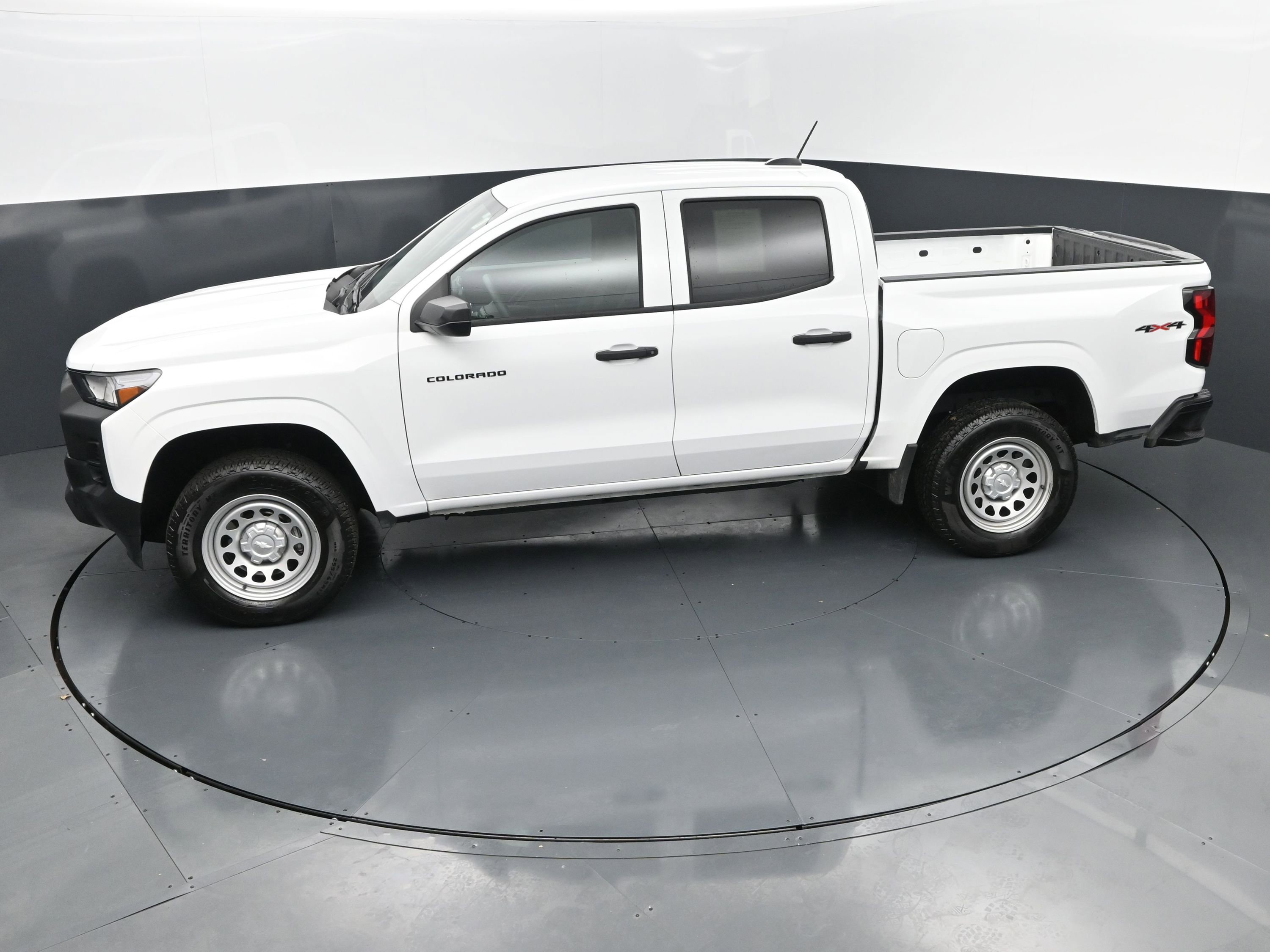 Used 2025 Chevrolet Colorado W/T image 27