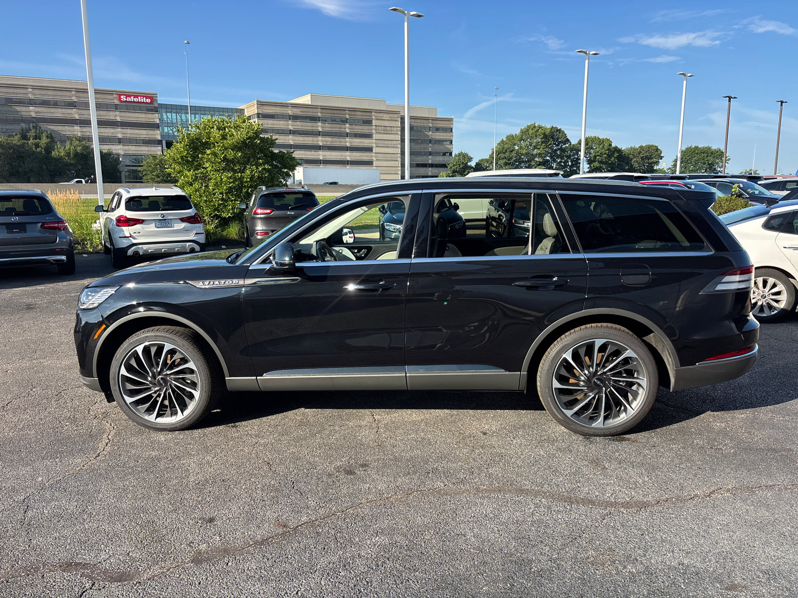 New 2026 Lincoln Aviator Reserve AWD/4WD image 4