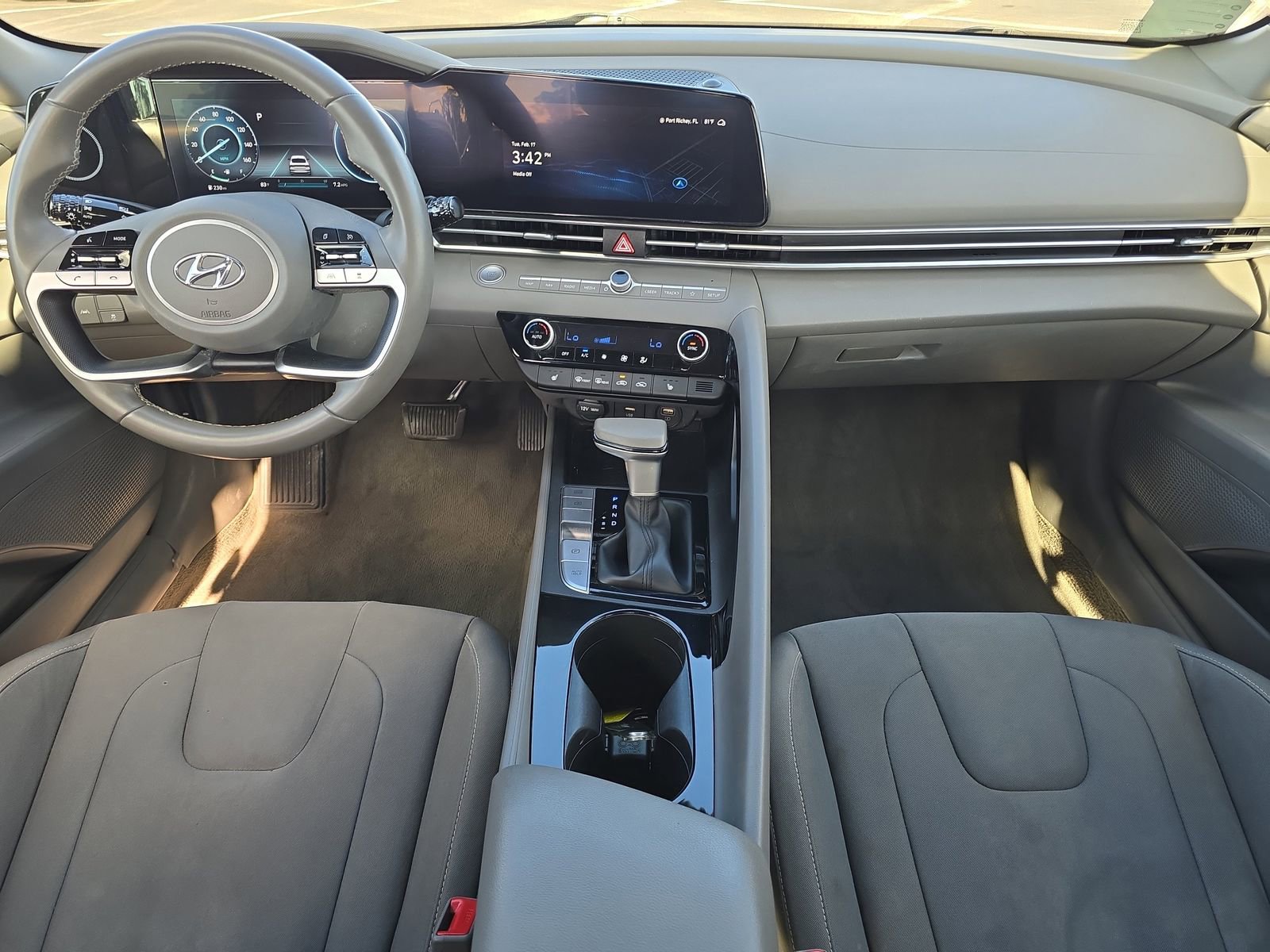 Used 2023 Hyundai Elantra SEL w/ Convenience Package image 9